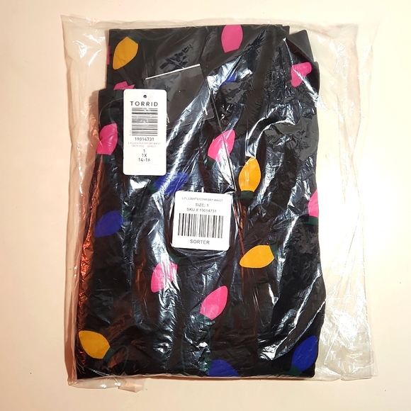 ❤️NWT VINTAGE TORRID LEGGING - CHRISTMAS HOLIDAY LIGHTS FULL LENGTH - PLUS SIZE - Picture 4 of 12
